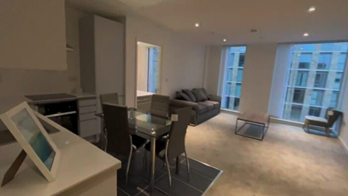 2 Bedroom Flat To Rent In Burlington Square, Boundary Lane, Manchester, M15