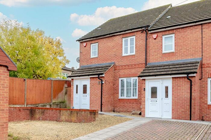 2 Bedroom End Of Terrace House For Sale In John Parker Close, Oxford, OX4