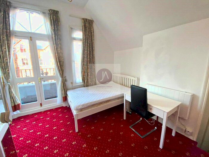 Studio To Rent In Canfield Gardens, South Hampstead, London, NW6