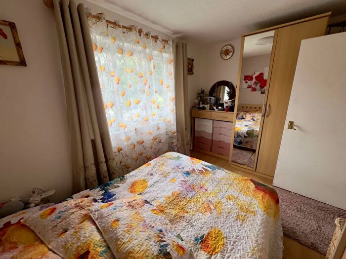 2 Bedroom Semi-Detached House For Sale In Richmond Drive, Gravesend, Kent, DA12