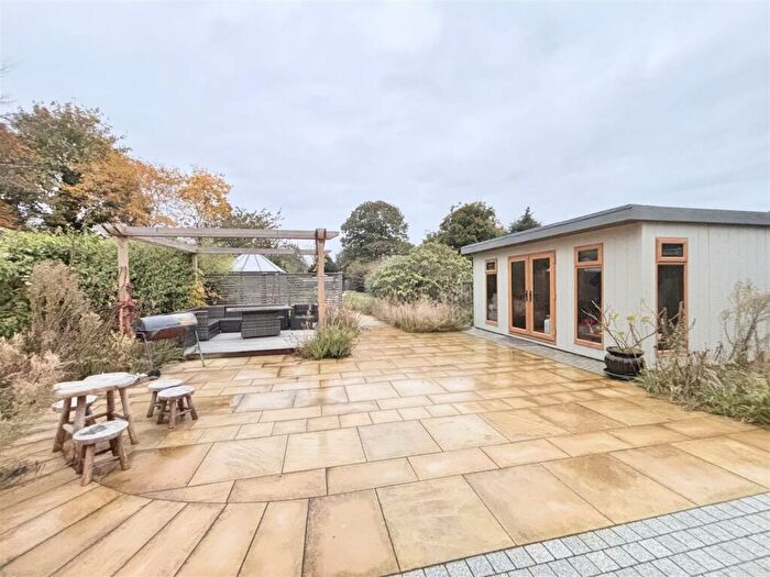 4 Bedroom Detached Bungalow To Rent In School Lane, Lawford, CO11