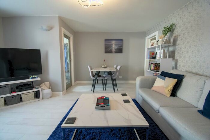 2 Bedroom Flat To Rent In Alma Road, Bournemouth, BH9