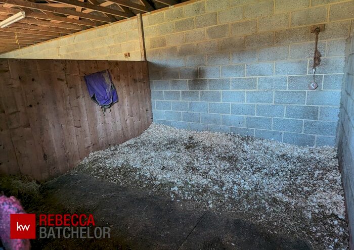 Land For Sale In Land And Stables, Crawley/Horsham, RH11