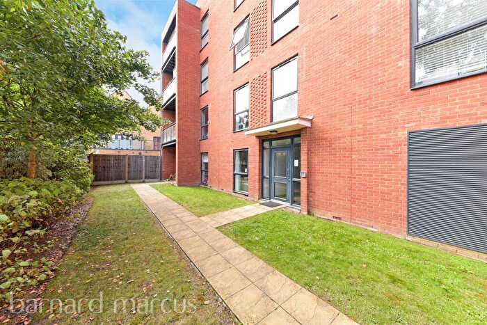 2 Bedroom Flat For Sale In Felnex Avenue, Wallington, SM6