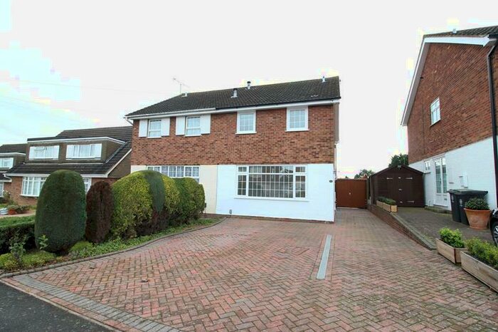 3 Bedroom Semi-Detached House To Rent In Dingle Road, Rushden, NN10