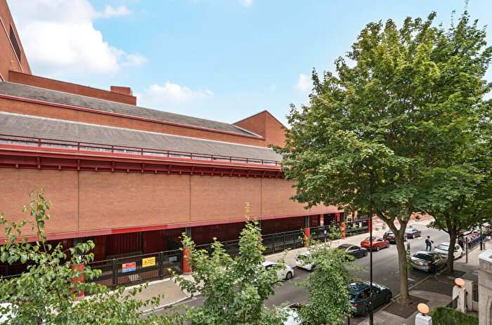 3 Bedroom Apartment To Rent In Chalton Street, NW1