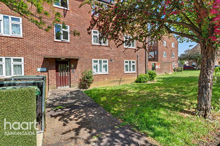 2 Bedroom Flat For Sale In Claybury Broadway, Clayhall, IG5