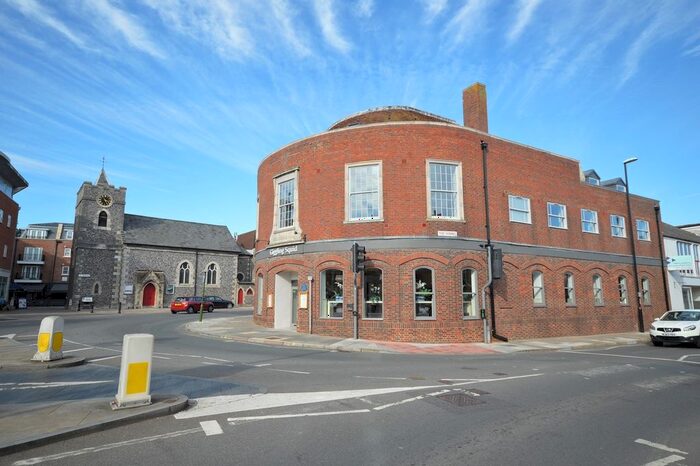 2 Bedroom Flat To Rent In Flat Unicorn House, Eastgate Square, Chichester, West Sussex, PO19