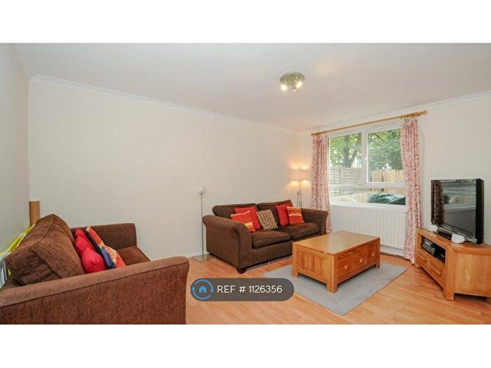 2 Bedroom Flat To Rent In Napier Terrace, London, N1