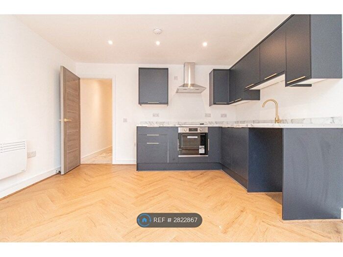 2 Bedroom Flat To Rent In North Road, Cardiff, CF14