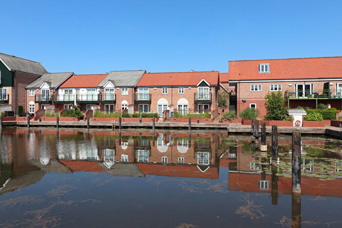 3 Bedroom End Of Terrace House For Sale In Ellisons Quay, Burton Waters, LN1