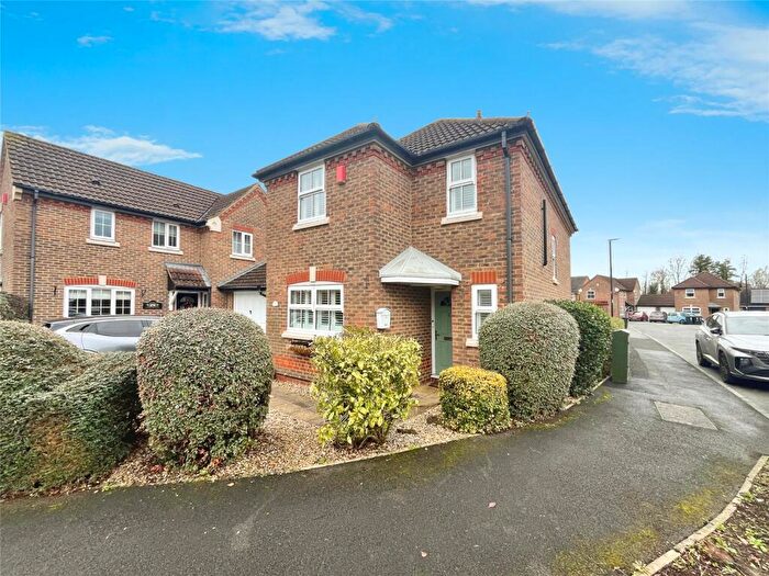 3 Bedroom Link Detached House For Sale In Kelly Gardens, Swindon, Wiltshire, SN25