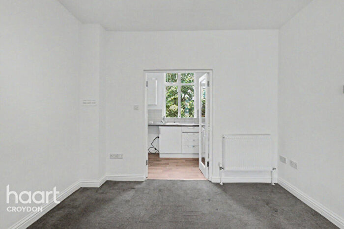 2 Bedroom Flat For Sale In Oval Road, Croydon, CR0