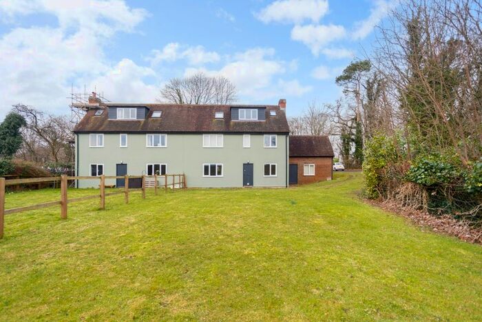 2 Bedroom Flat To Rent In Ends Place, Byfleets Lane, Warnham, Horsham, RH12