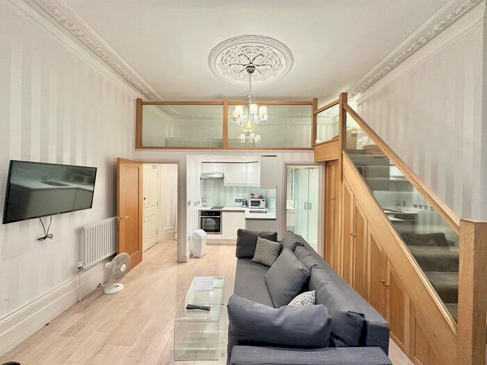 Studio To Rent In Holland Road, London, W14