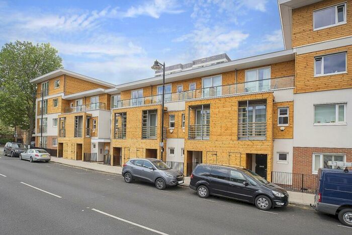2 Bedroom Flat To Rent In Island Apartments, London, N1