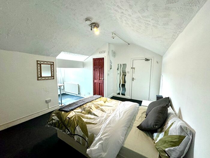 Studio To Rent In Upper High Street, Wednesbury, WS10