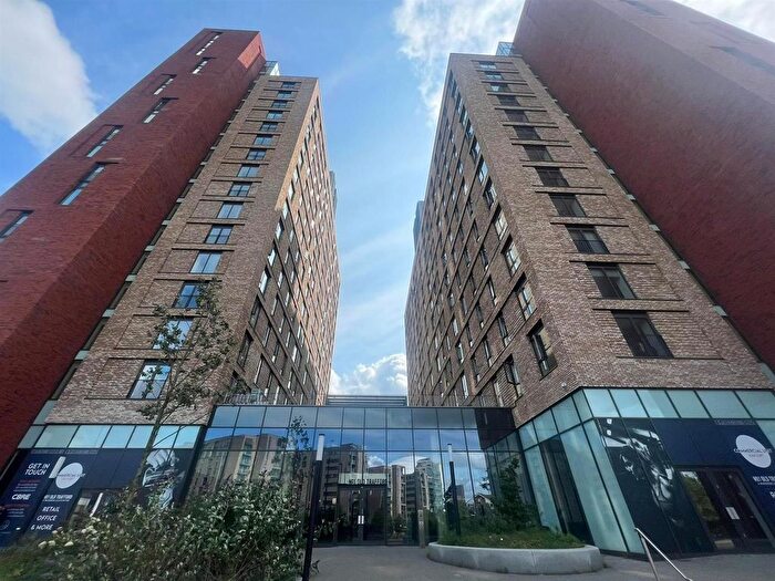 2 Bedroom Flat To Rent In No Old Trafford, Wharf End, Old Trafford, M17