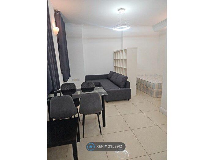 Studio To Rent In Commercial Street, London, E1