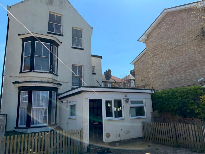 1 Bedroom Flat To Rent In St. Mildreds Road, Ramsgate, CT11