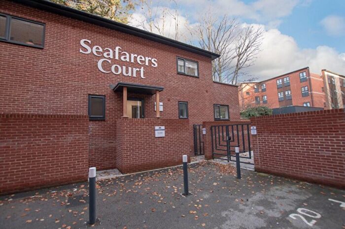2 Bedroom Duplex To Rent In Seafarers Court, - Queens Terrace, Southampton, SO14