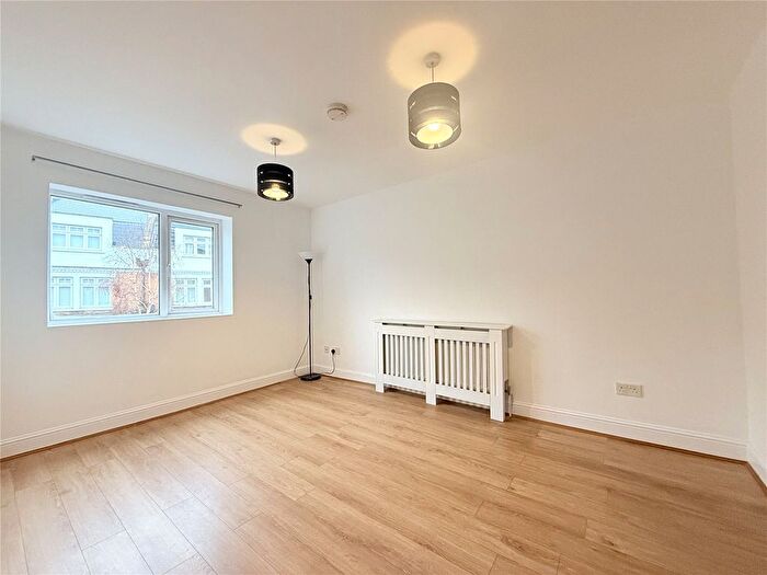 1 Bedroom Flat To Rent In Coombe Road, Kingston Upon Thames, KT2