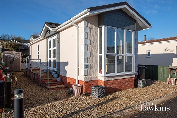 1 Bedroom Park Home For Sale In Brook Meadow, Wroughton, Swindon, SN4