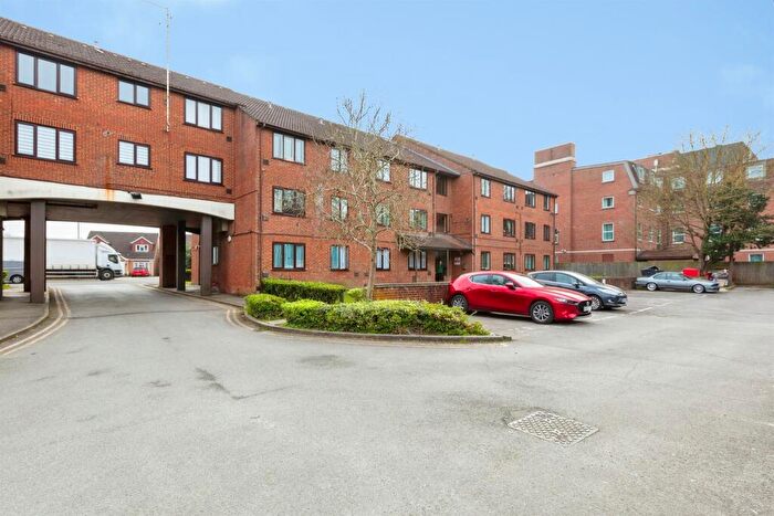 1 Bedroom Flat For Sale In Old Bath Road, Colnbrook, Slough, SL3