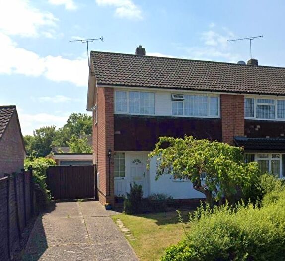 3 Bedroom Semi-Detached House To Rent In Nightingale Road, Woodley, RG5