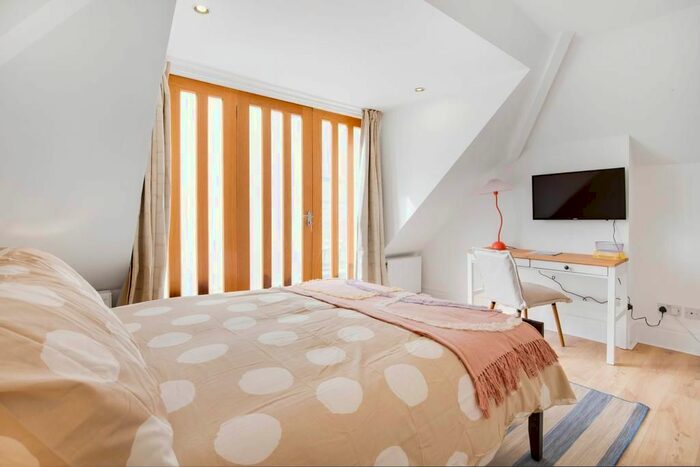 2 Bedroom Terraced House To Rent In Little Turnstile, Lse, Holborn, West End, Lincoln's Inn Fields, Covent Garden, London, WC1V