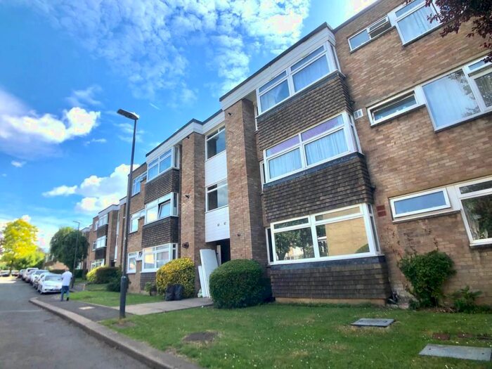 2 Bedroom Flat To Rent In Nursery Road, Pinner, HA5