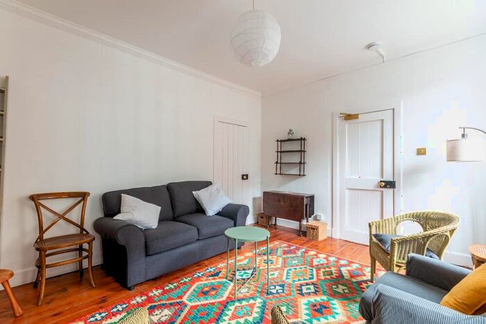 2 Bedroom Flat To Rent In / Robertson&#S Close, ( Cowgate), Edinburgh, EH1