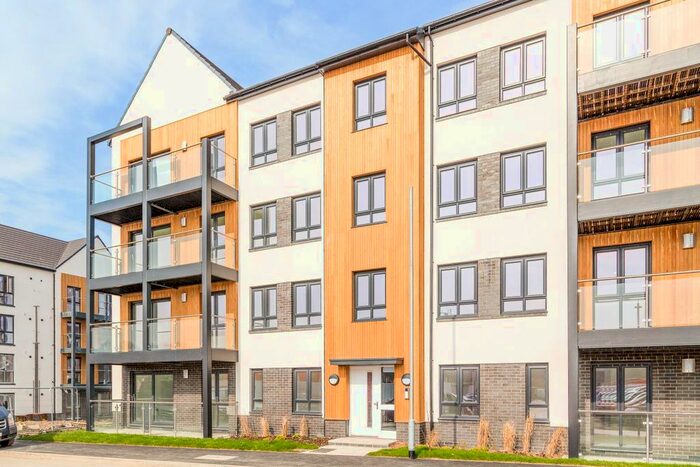 2 Bedroom Flat To Rent In Barrington Way, Austhorpe, Leeds, LS15