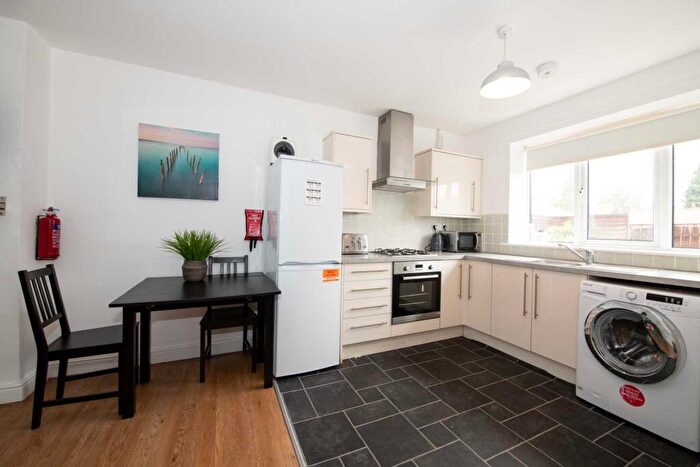 4 Bedroom Maisonette To Rent In Darley House, Salford, M5
