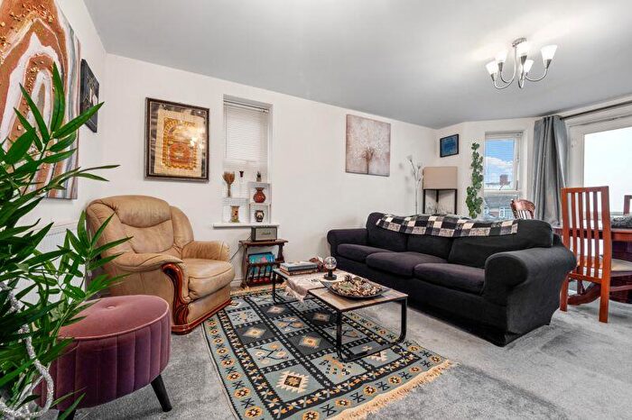 2 Bedroom Flat For Sale In Dorchester Road, Weymouth, DT3