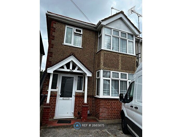 3 Bedroom Semi-detached House To Rent In Bedfont Lane, Feltham, TW14