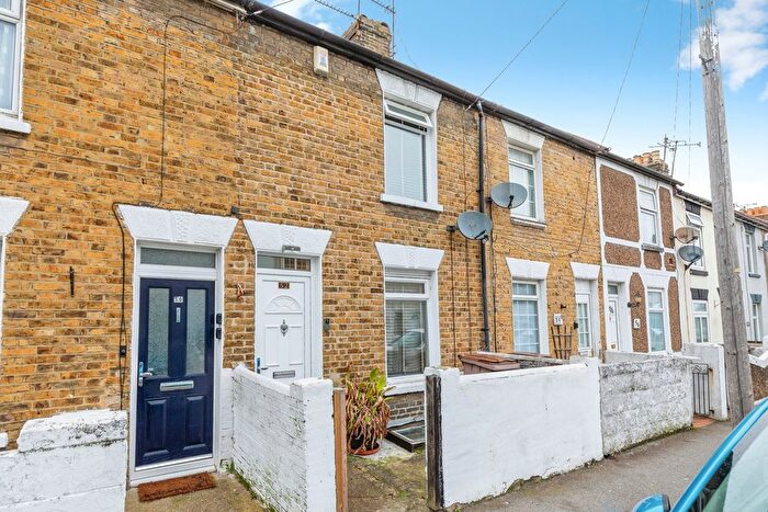 2 Bedroom Detached House For Sale In King Street, Gillingham, Kent, ME7