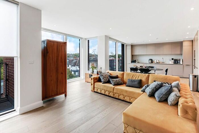 2 Bedroom Apartment To Rent In Dersingham Road, Cricklewood, NW2