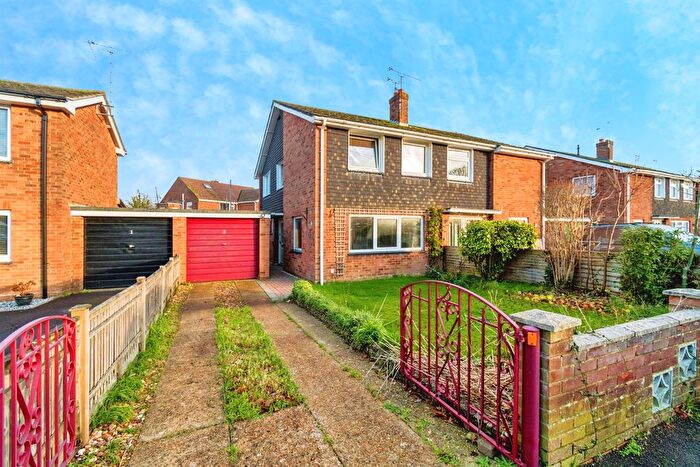 3 Bedroom Semi-Detached House For Sale In Testbourne Avenue, Totton, Southampton, SO40