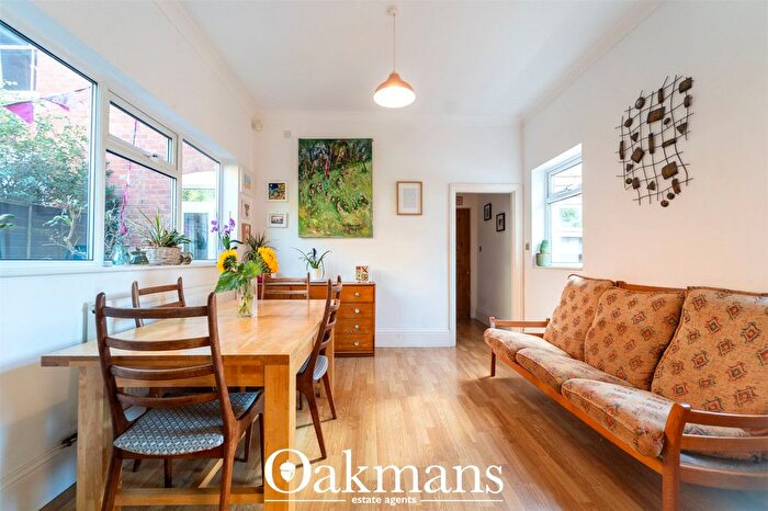 5 Bedroom Semi-Detached House For Sale In Woodland Road, Northfield, Birmingham, B31