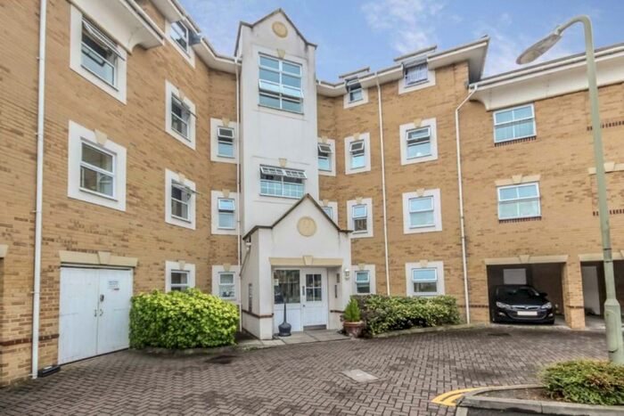 2 Bedroom Flat To Rent In International Way, Sunbury-On-Thames TW16