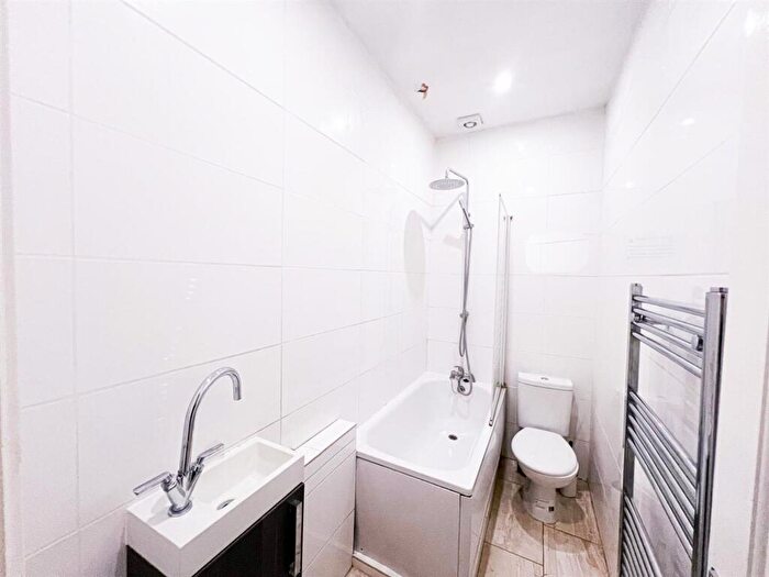4 Bedroom Terraced House To Rent In Sunnyside Road, London, E10
