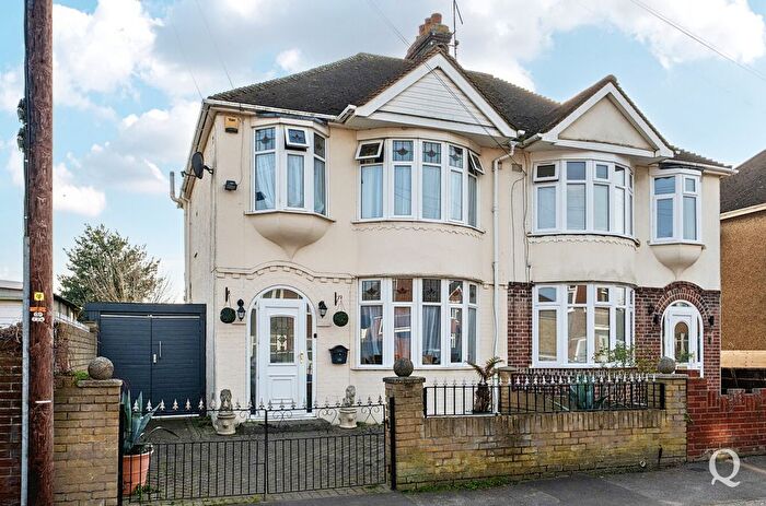 3 Bedroom Semi Detached House For Sale In Eastwood Road, Sittingbourne, Kent, ME10