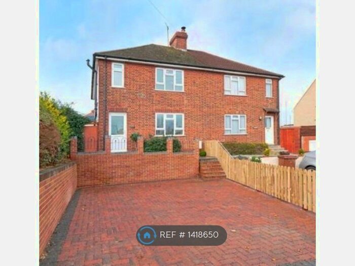 3 Bedroom Semi-Detached House To Rent In Cuxton Road, Rochester, ME2