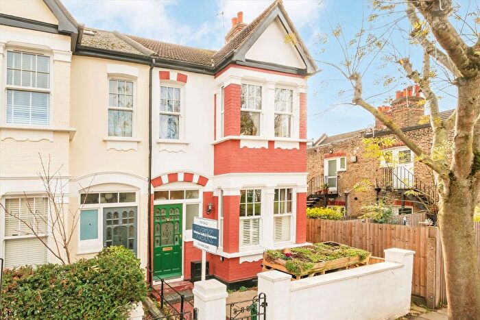 3 Bedroom Semi Detached House For Sale In Darwin Road, Ealing, W5