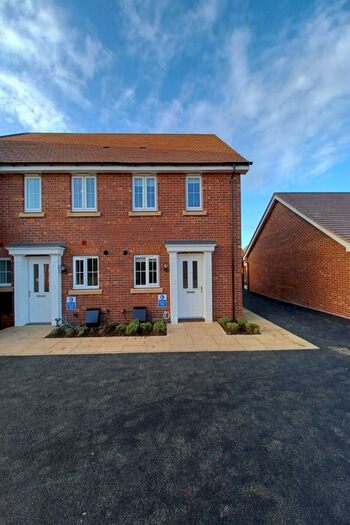 2 Bedroom End Of Terrace House To Rent In Bedroom End Of Terrace House In Sloe Court, CV37