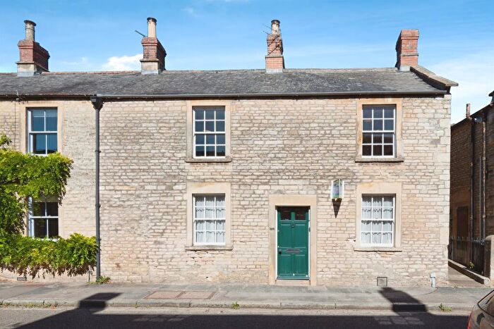 3 Bedroom End Of Terrace House For Sale In High Street, Marshfield, Chippenham, SN14