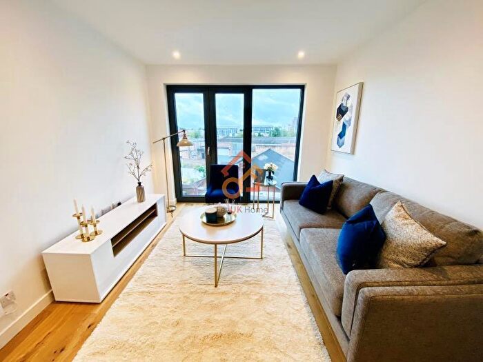 1 Bedroom Flat To Rent In The Axium, Windmill Street, Birmingham, B1