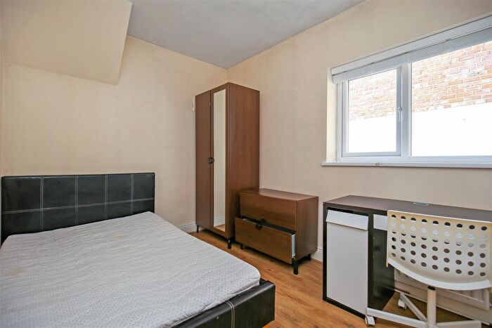 3 Bedroom Flat To Rent In Oakland Road, Jesmond, Newcastle Upon Tyne, NE2