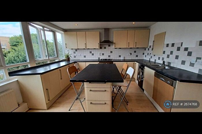 3 Bedroom Maisonette To Rent In Clearbrook Way, London, E1